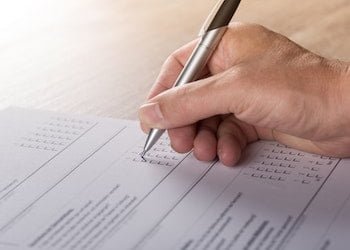 Chauffeur VTC qui passe l'examen Blanc