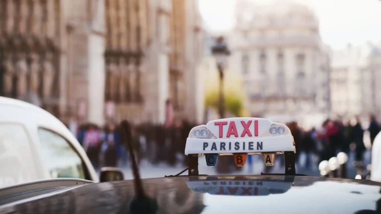 Véhicule taxi parisien pour une formation taxi